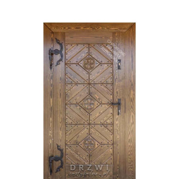 drzwi-zewnętrzne-rustykalne-z-rzeźbionymi-rozetami